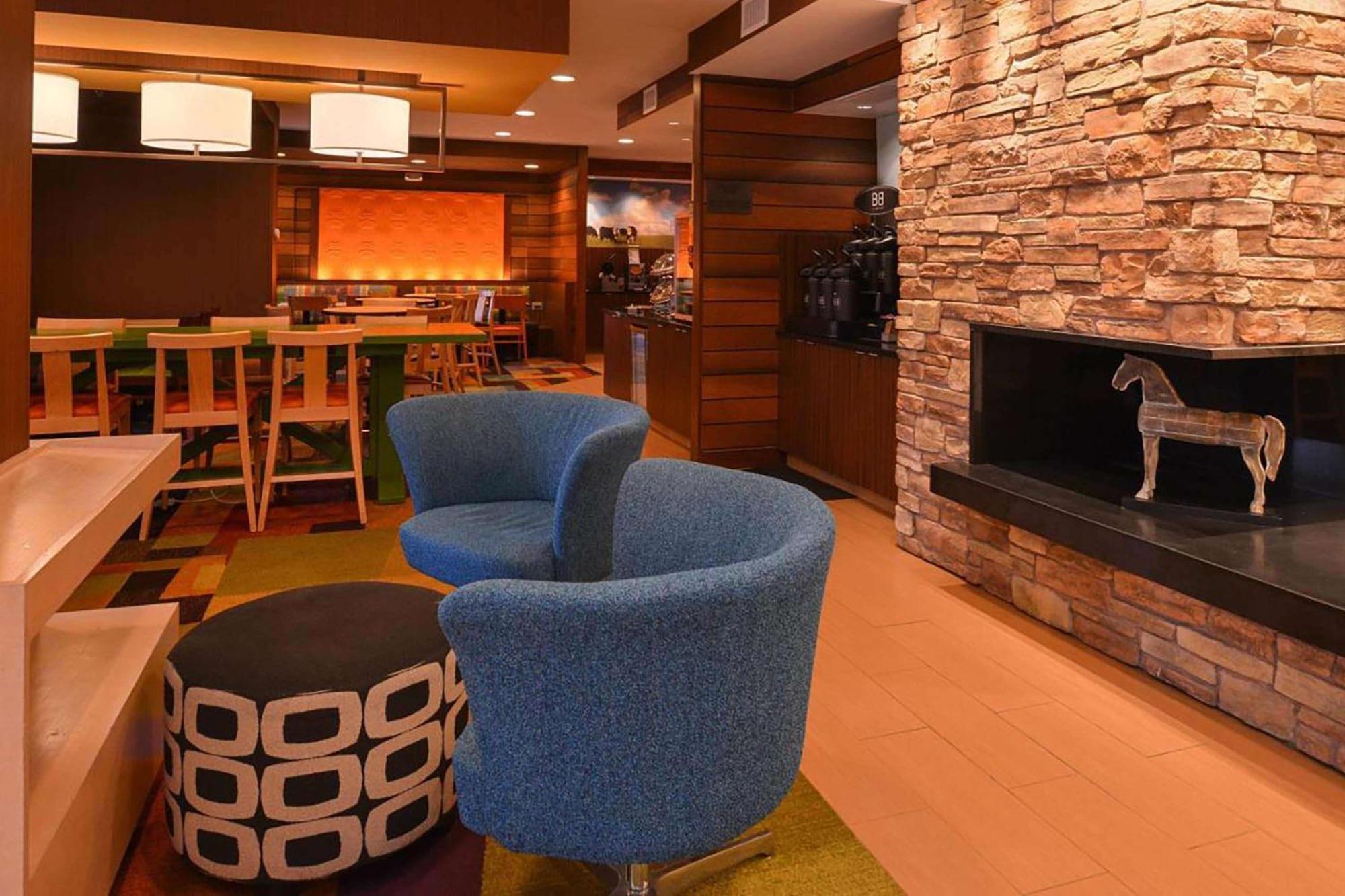 Baymont By Wyndham St Charles Hotel 3*